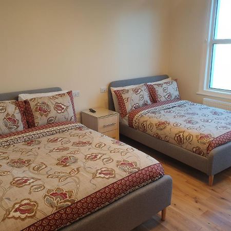 London Luxury Spacious 2 Bedroom Apartment 4 Mins From Ilford Stn. Free Parking Exterior photo