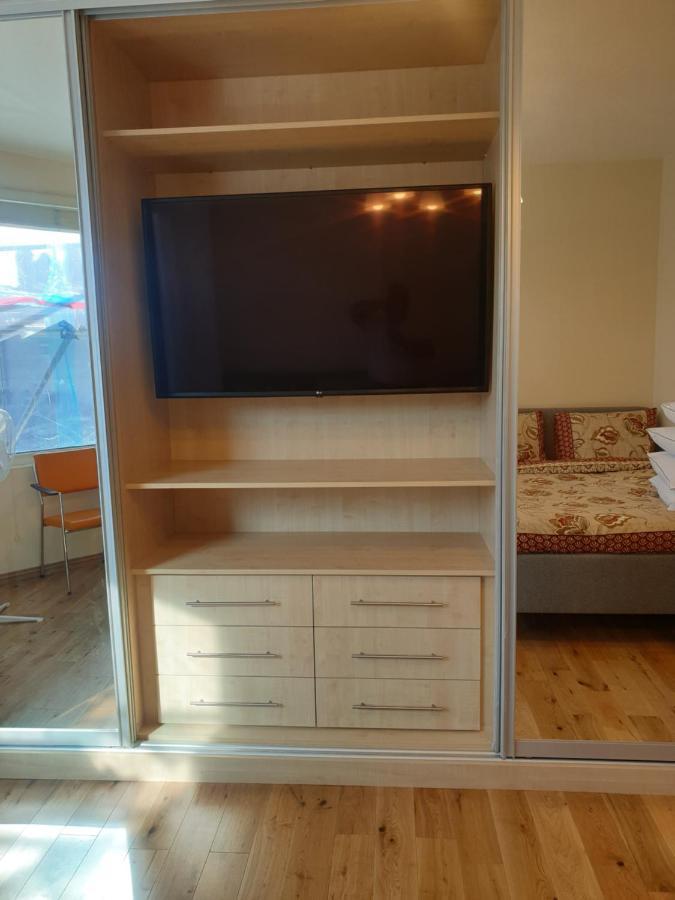 London Luxury Spacious 2 Bedroom Apartment 4 Mins From Ilford Stn. Free Parking Exterior photo