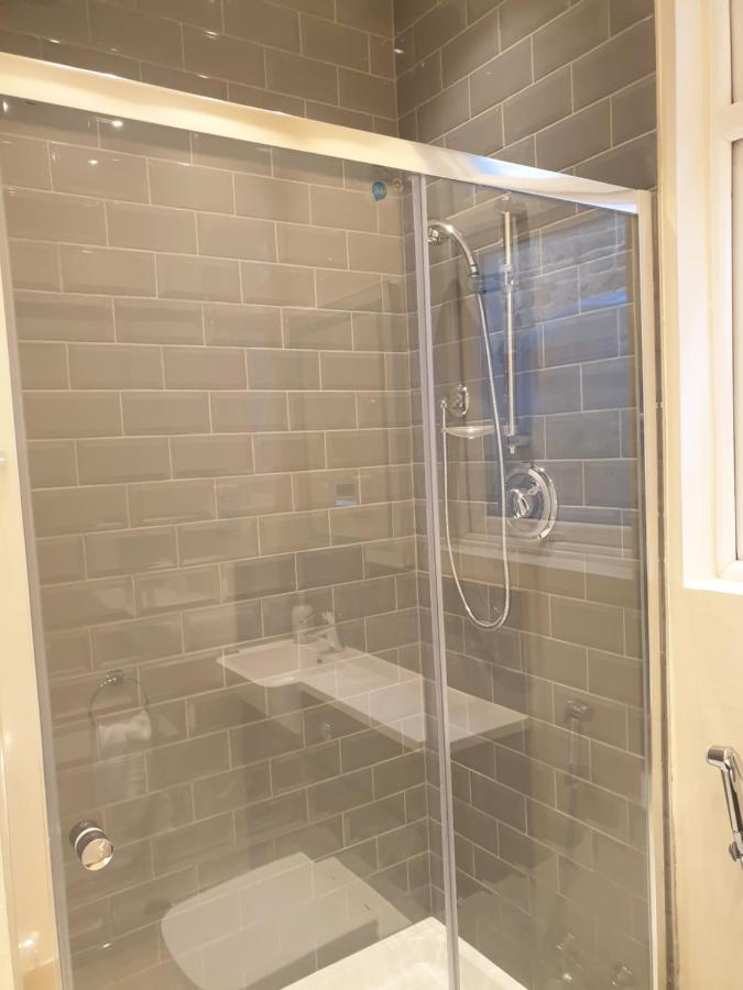 London Luxury Spacious 2 Bedroom Apartment 4 Mins From Ilford Stn. Free Parking Exterior photo
