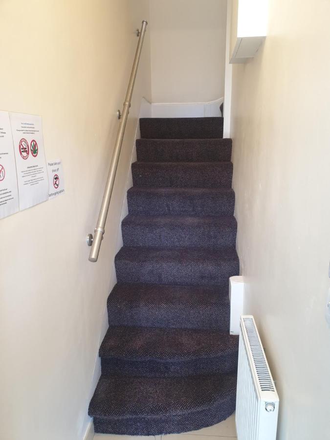 London Luxury Spacious 2 Bedroom Apartment 4 Mins From Ilford Stn. Free Parking Exterior photo