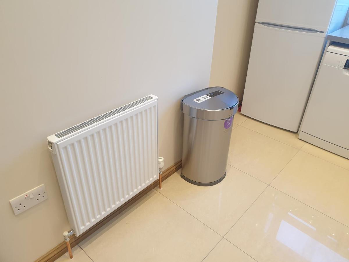 London Luxury Spacious 2 Bedroom Apartment 4 Mins From Ilford Stn. Free Parking Exterior photo