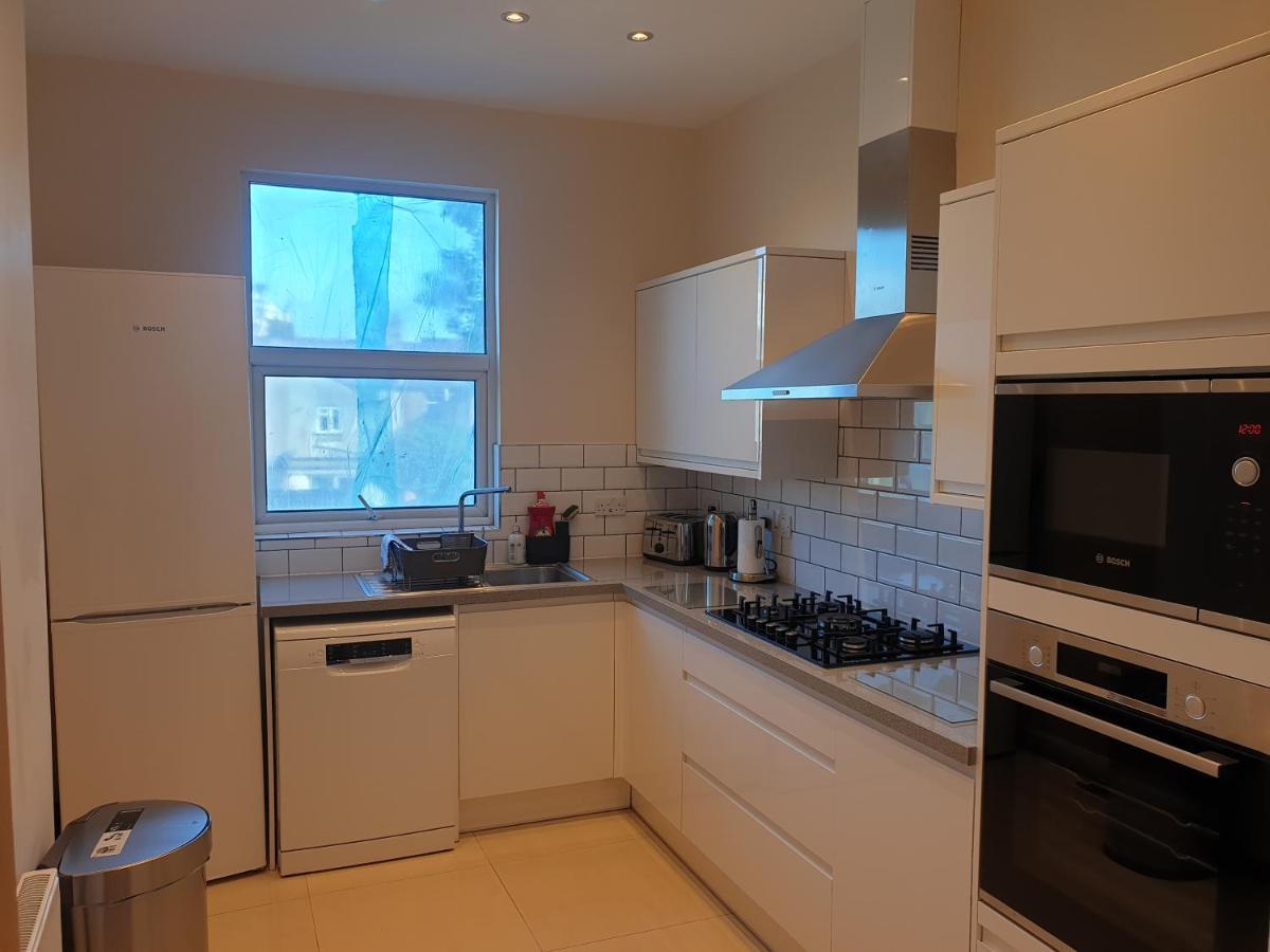 London Luxury Spacious 2 Bedroom Apartment 4 Mins From Ilford Stn. Free Parking Exterior photo