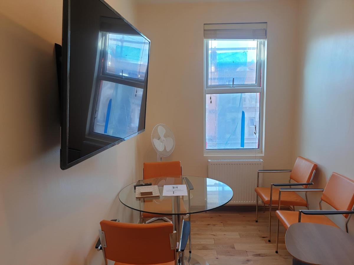 London Luxury Spacious 2 Bedroom Apartment 4 Mins From Ilford Stn. Free Parking Exterior photo
