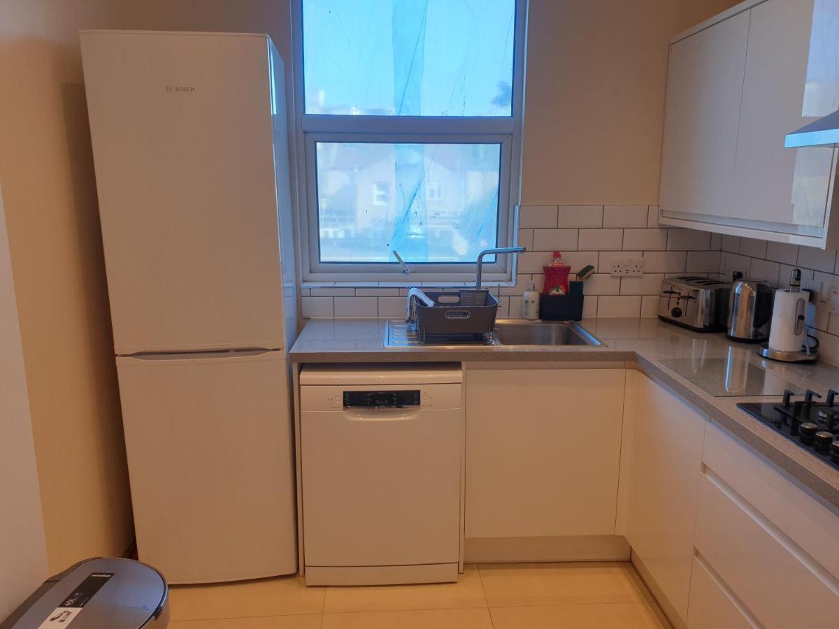 London Luxury Spacious 2 Bedroom Apartment 4 Mins From Ilford Stn. Free Parking Exterior photo