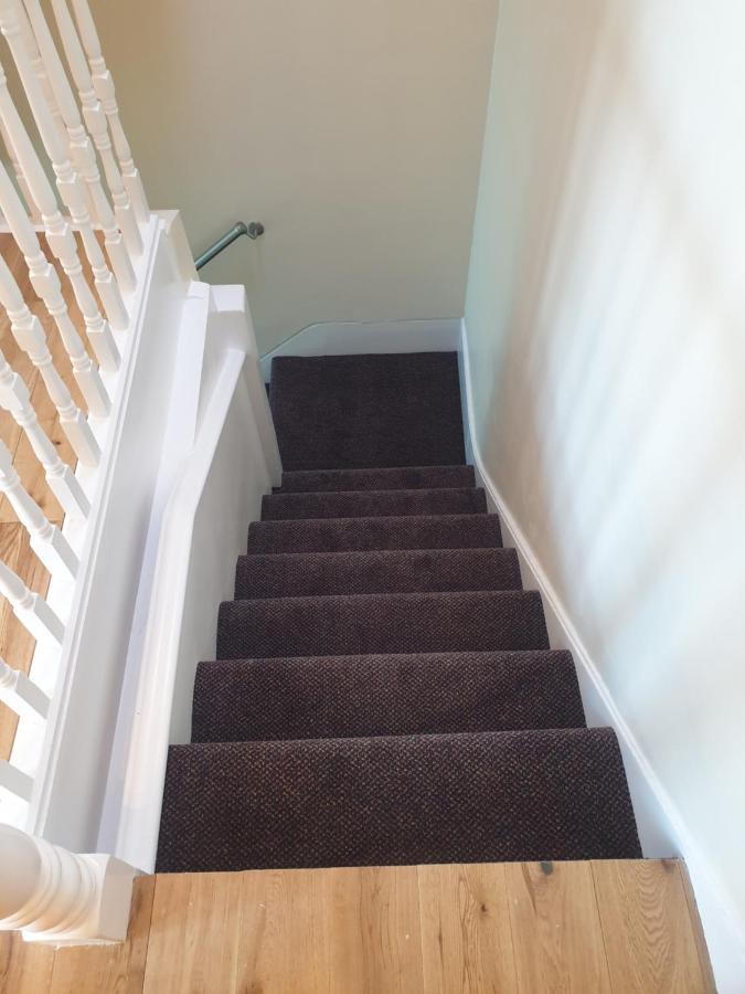 London Luxury Spacious 2 Bedroom Apartment 4 Mins From Ilford Stn. Free Parking Exterior photo